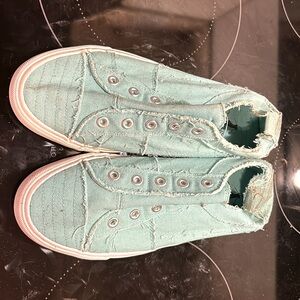 Size a women’s Corkys